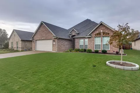 10925 Golfview Way, Benbrook, TX 76126