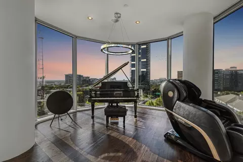 2900 Mckinnon St #704, Dallas, TX 75201
