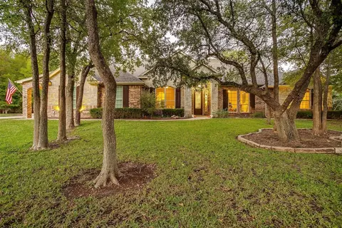 111 Foxpointe Cir, Weatherford, TX 76087