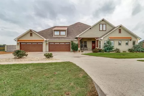 568 Crow Rd, Whitesboro, TX 76273