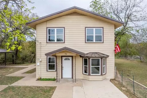 714 Paluxy St, Glen Rose, TX 76043