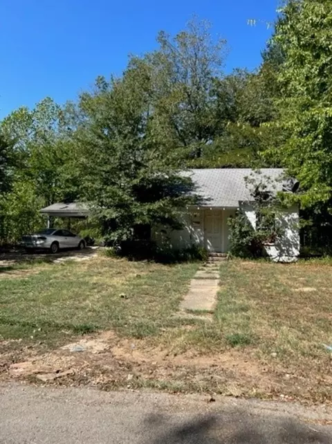 1327 W Houston St, Paris, TX 75460