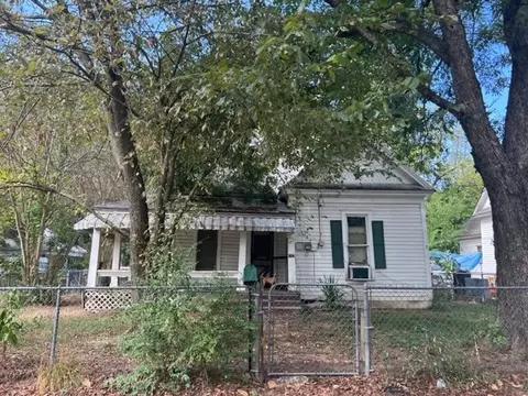 213 13th St NW, Paris, TX 75460