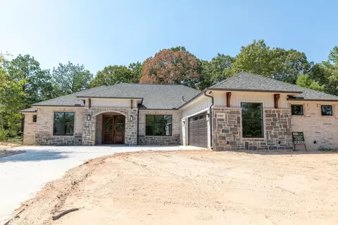 14483 Meadow Gln, Lindale, TX 75771