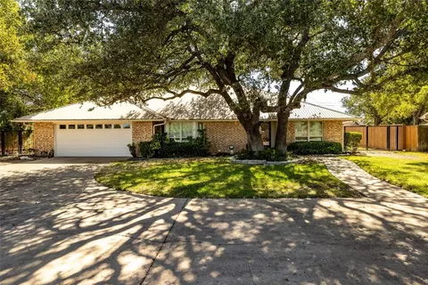 911 W Russell St, Weatherford, TX 76086