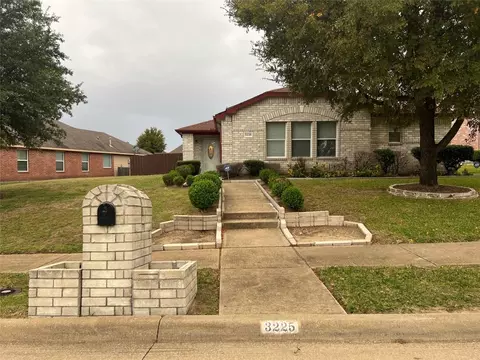 3225 Silver Creek Dr, Mesquite, TX 75181