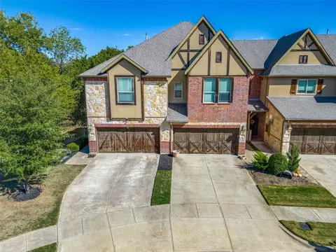1001 Brook Hollow Dr, Euless, TX 76039