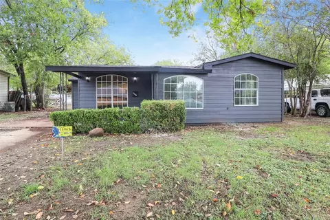 2405 Carverly Dr, Fort Worth, TX 76112