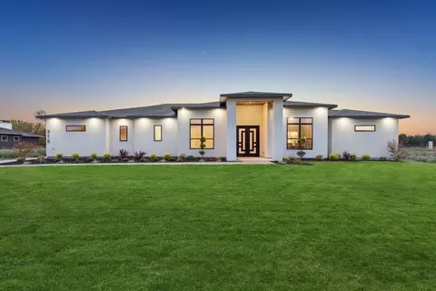315 Whispering Way, Red Oak, TX 75154