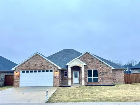 529 Limestone Cir, Mabank, TX 75147