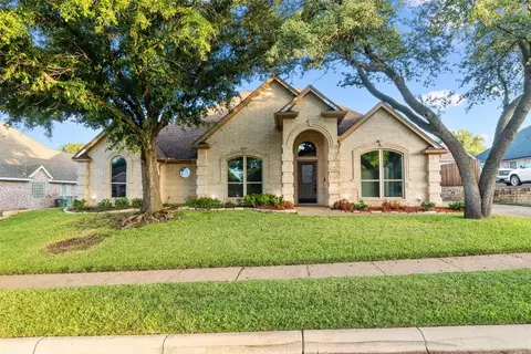 1221 Woodvale Dr, Bedford, TX 76021
