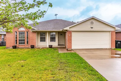 6916 Sayle St, Greenville, TX 75402