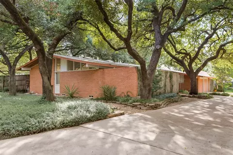3960 Cobblestone Dr, Dallas, TX 75229