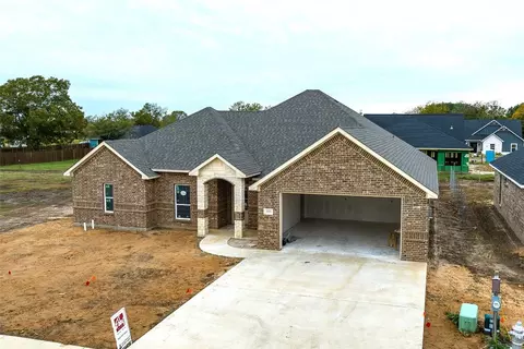 525 Limestone Cir, Mabank, TX 75147