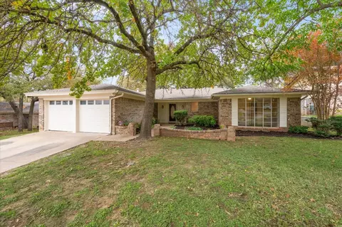 809 Spring Lake Dr, Bedford, TX 76021