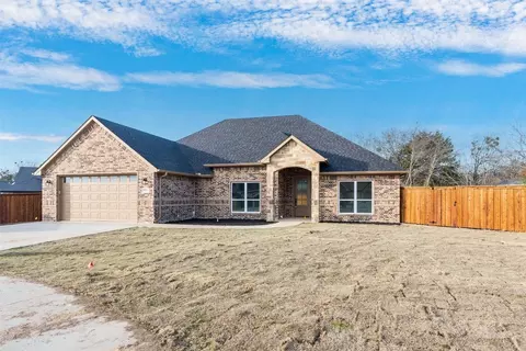 533 Limestone Cir, Mabank, TX 75147