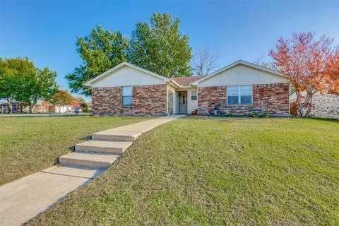 708 Prairie View Dr, Mansfield, TX 76063