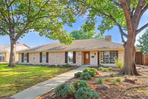 1616 Woodcrest Ln, Carrollton, TX 75006