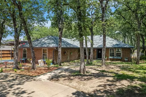 6908 Crane Rd, North Richland Hills, TX 76182