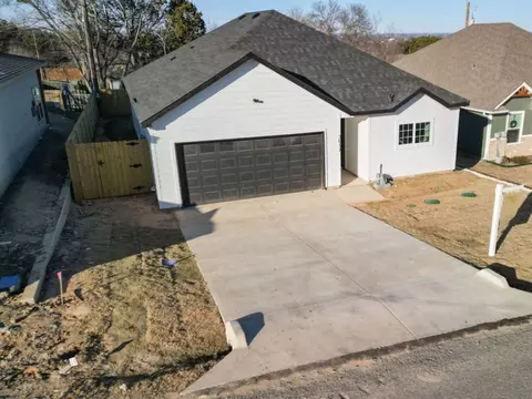 3017 Brazos River Dr, Granbury, TX 76048
