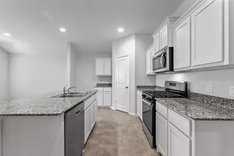 548 Bronze Cir E, Springtown, TX 76082 photo 5