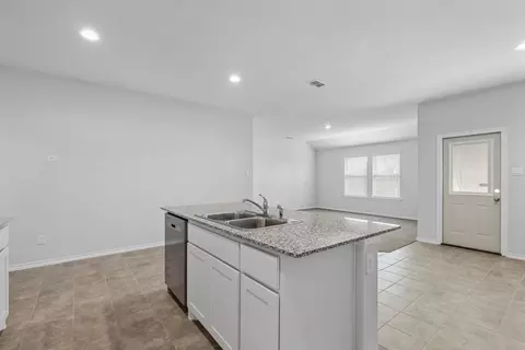 548 Bronze Cir E, Springtown, TX 76082 photo 12