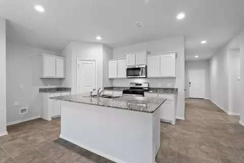 548 Bronze Cir E, Springtown, TX 76082 photo 9