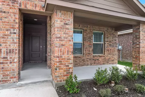 548 Bronze Cir E, Springtown, TX 76082 photo 2
