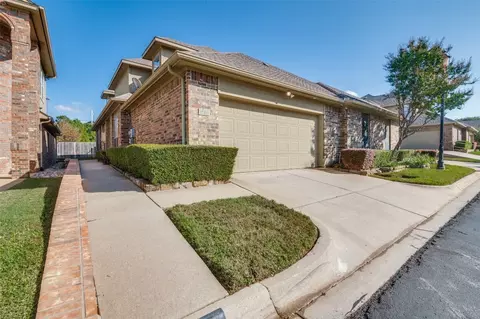 1230 Woodland Park Dr, Hurst, TX 76053