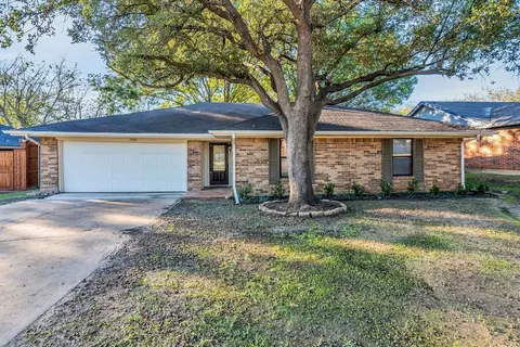 7920 Irish Dr, North Richland Hills, TX 76180