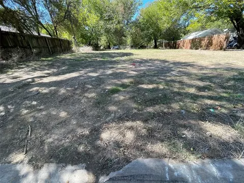 1305 Mill St, Gainesville, TX 76240