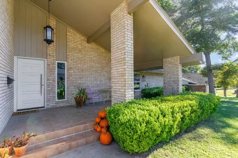 402 Willowbrook Dr, Duncanville, TX 75116