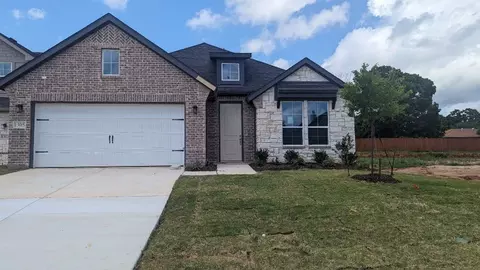 1305 Hickory Ct, Weatherford, TX 76086