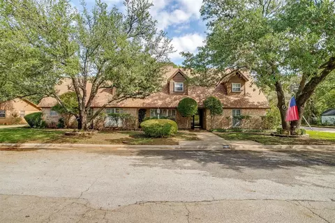 2 Lynn Ln, Mineral Wells, TX 76067