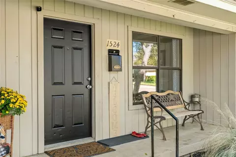 1524 Larkspur Dr, Arlington, TX 76013