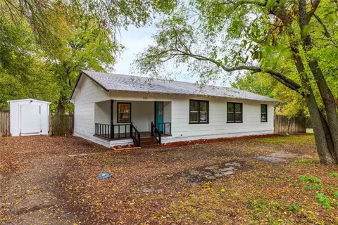 302 W Walnut St, Whitewright, TX 75491