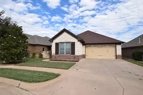 226 Captains Ct, Granbury, TX 76049