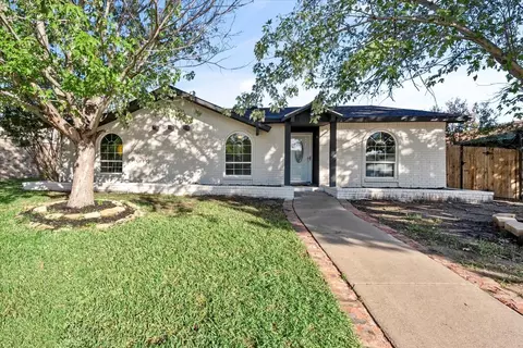 2114 Palmer Trl, Grand Prairie, TX 75052