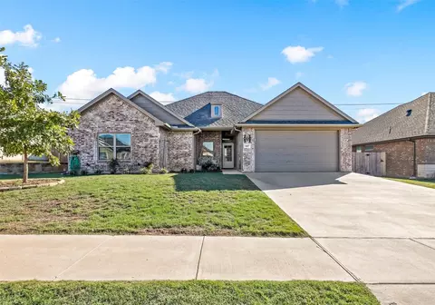 1607 Summercrest Dr, Cleburne, TX 76033
