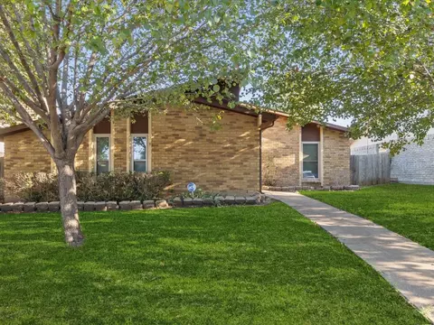 7322 Long Canyon Trl, Dallas, TX 75249