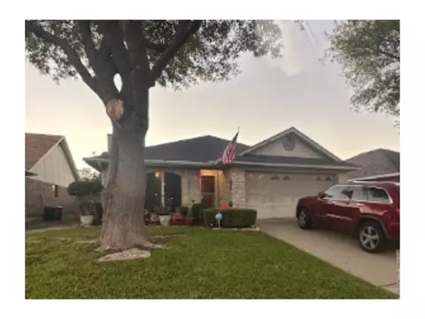 4913 Colonial Park Dr, Haltom City, TX 76117