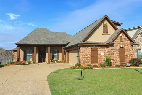 696 Dumaine Dr, Bossier City, LA 71111