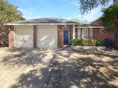 908 Stafford Station Dr, Saginaw, TX 76131
