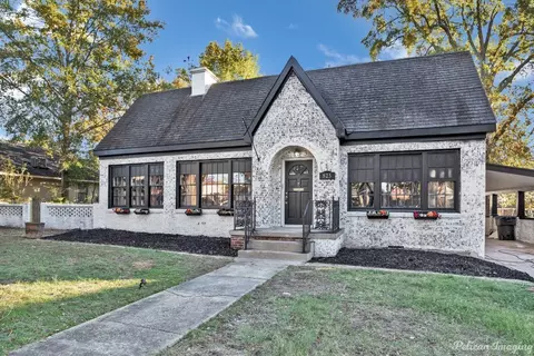 825 Jefferson Pl, Shreveport, LA 71104