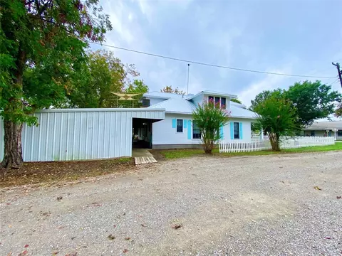 202 3rd, Windom, TX 75492 photo 5