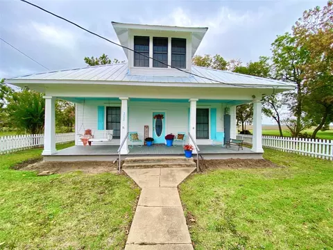 202 3rd, Windom, TX 75492 photo 2