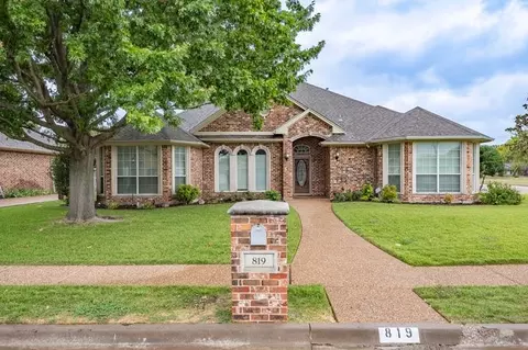 819 Amherst Dr, Waxahachie, TX 75165