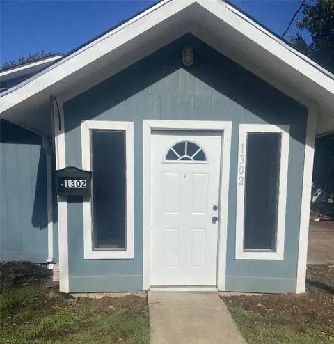 1302 Ports O Call Dr, Granbury, TX 76048