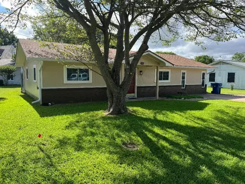700 N Angelina St, Whitney, TX 76692