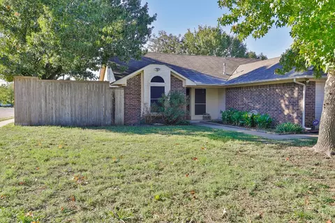 2000 Benjamin Dr, Sanger, TX 76266 photo 2